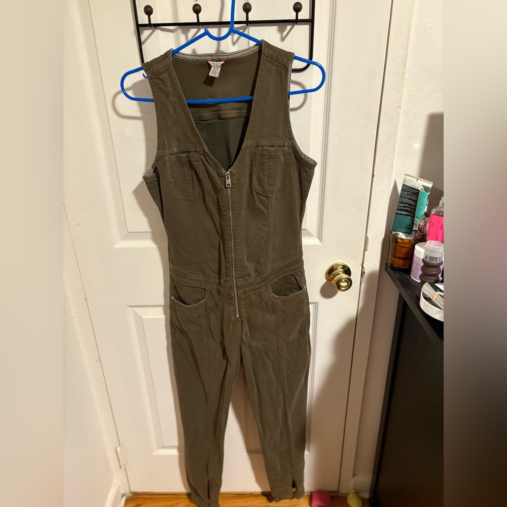 Olive Green Sleeveless Jumpsuit